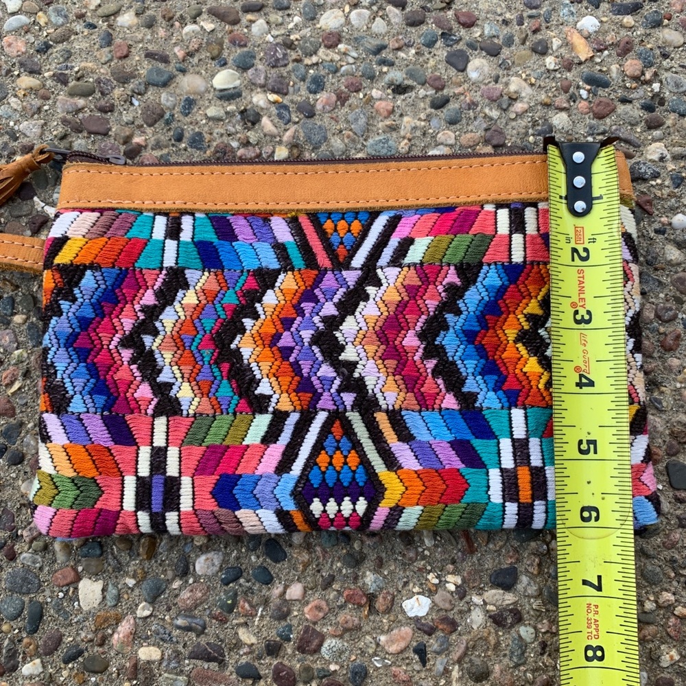 Rainbow ๐ Guatemalan clutch - Picture 4 of 5